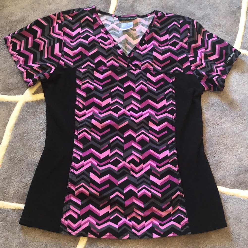 Cherokee purple chevron scrub top